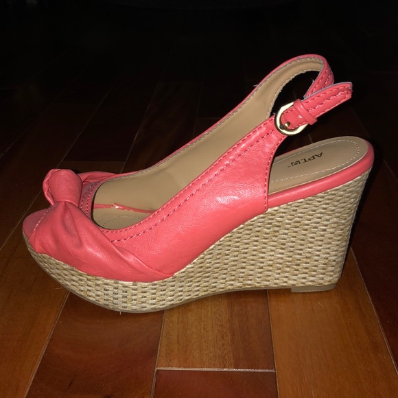 Coral Wedges - Picture 3 of 5